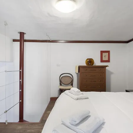 Casa Helena Centro Storico * Палермо